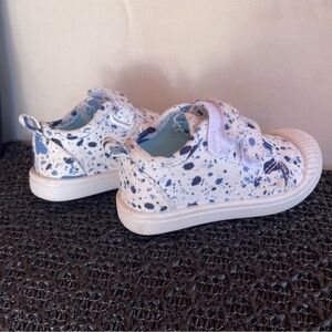Cat and jack girls sneakers size 4